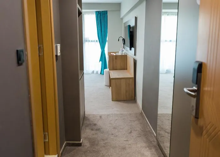 מלון Grand Sunny 4*